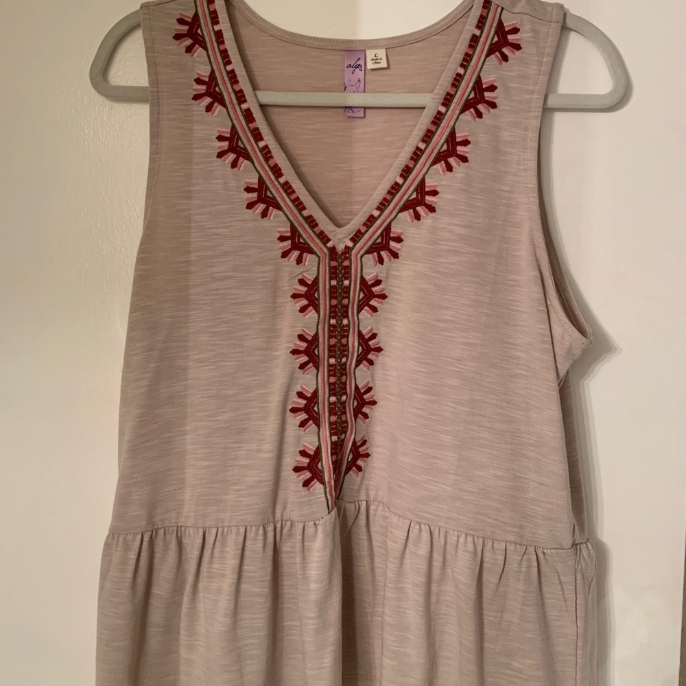 embroidered tank! 🧶